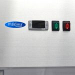 Dettaglio del pannello comandi dell armadio congelatore Maxima 1400 L GN 2/1, display digitale e due interruttori
