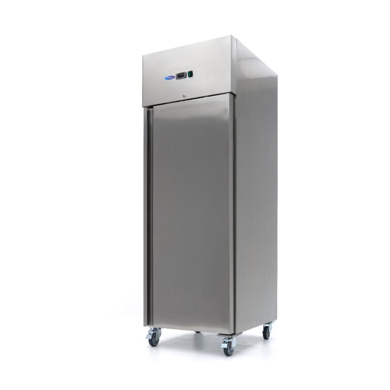 Armadio frigo Maxima GN 2/1 da 600 litri in acciaio inox a porta cieca, su ruote, vista di tre quarti
