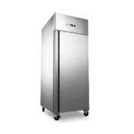 Armadio frigo Maxima per pasticceria da 800 litri in acciaio inox per teglie 60x80 cm, su ruote, vista di tre quarti